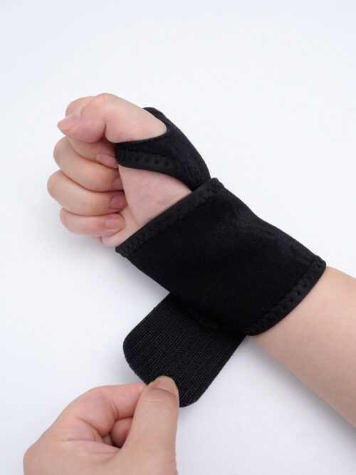 Adjustable breathable high-elasticity wrapping weightlifting training thumb buckle wrist guard for fitness and sports